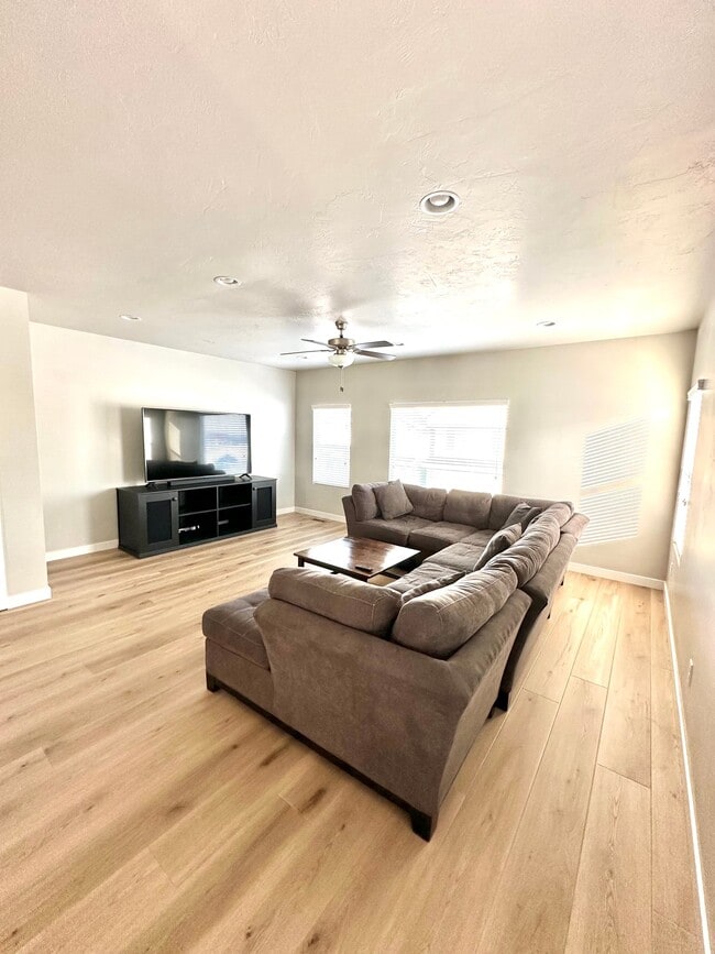 Building Photo - 52 S 1700 W