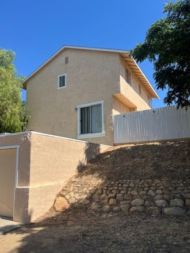 Building Photo - Spacious 4-Bedroom home centrally located ...