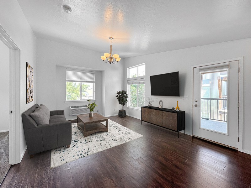 Foto principal - 2233 South Ave W