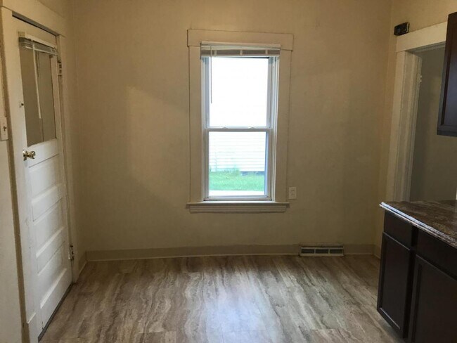 Building Photo - 3319 Saratoga Avenue
