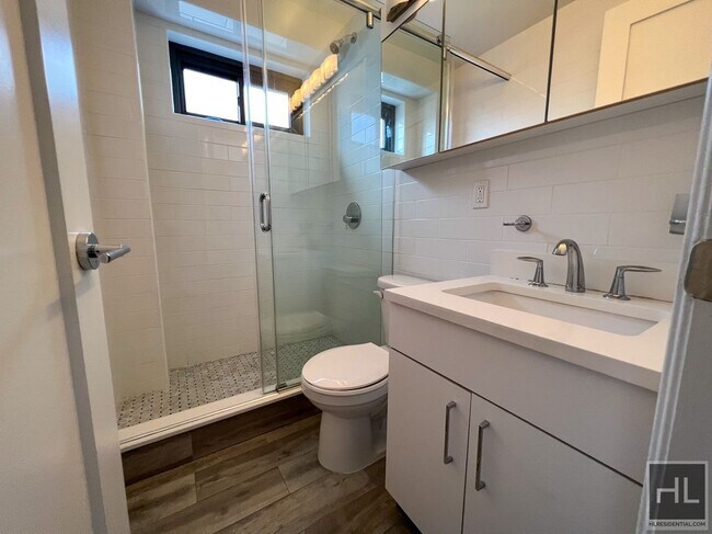 Foto del edificio - East 89th STREET