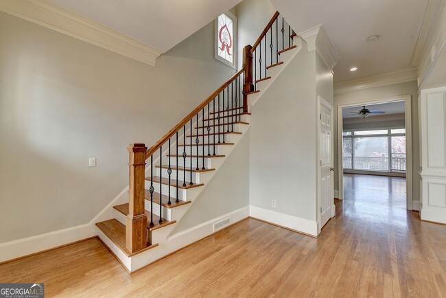 Building Photo - 1109 Valley Overlook Dr NE