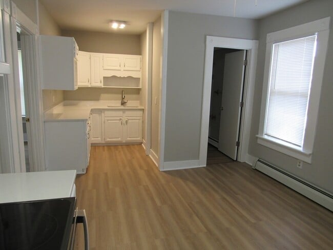 Building Photo - 15 Robillard St