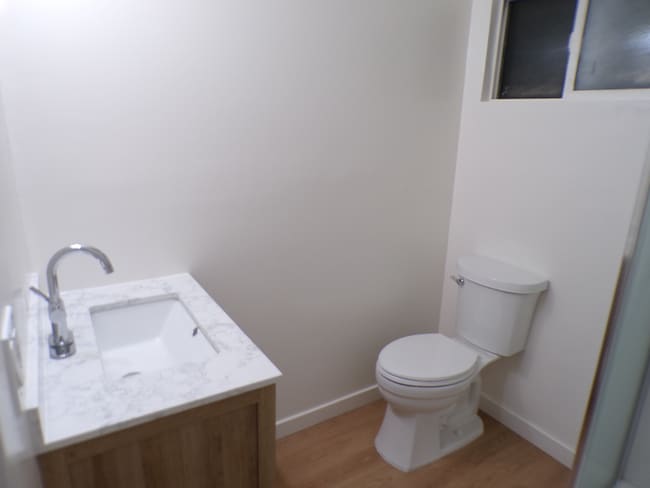 Foto del edificio - 739 Twin Oaks Ave