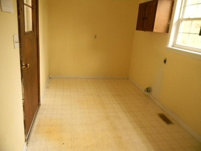 Building Photo - 253 Ivanhoe Ln