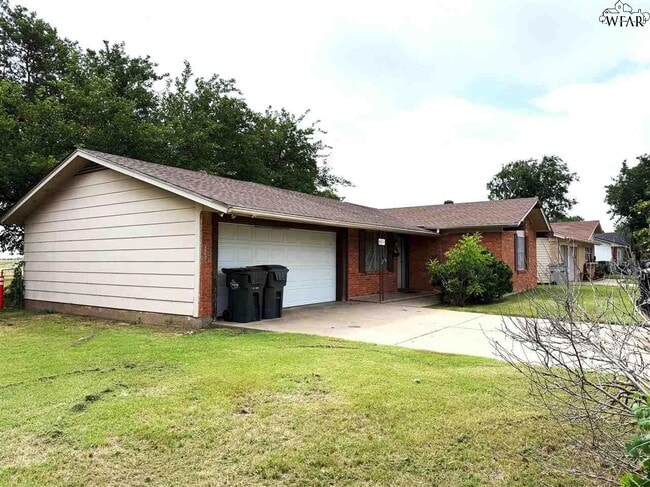 Building Photo - 4811 Cypress Ave