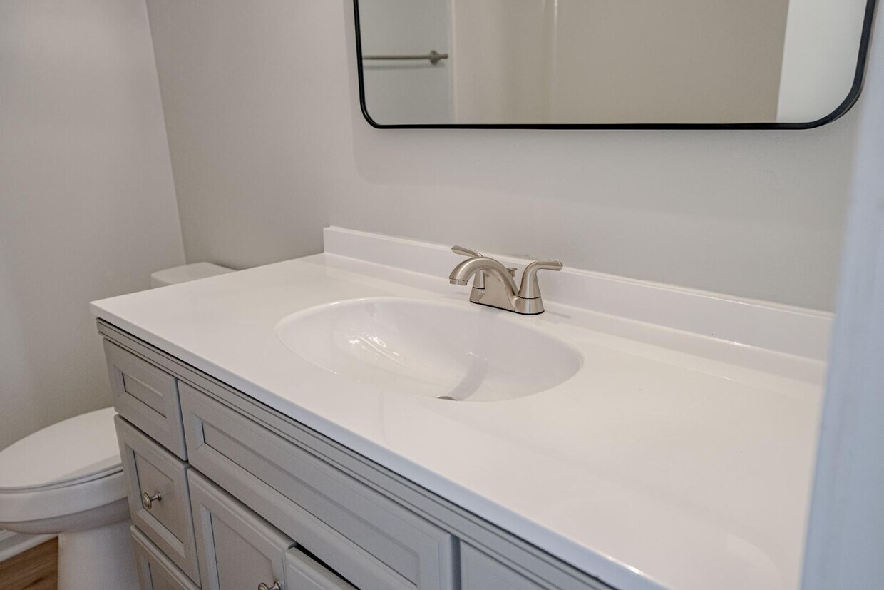 Foto principal - 1312 Farmingdale Dr