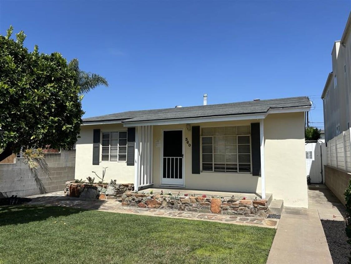 Primary Photo - Cute Home | Large Outdoor Space