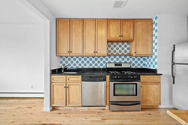 Building Photo - 93 Wyckoff Ave