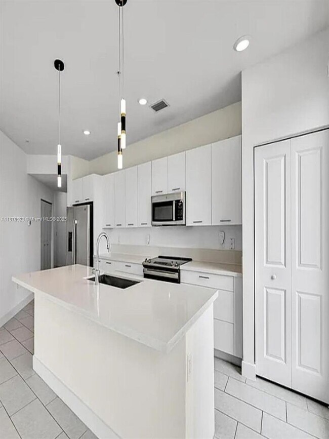 Building Photo - 8167 NW 41st St