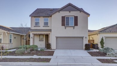 Building Photo - 2432 Middlebury Dr
