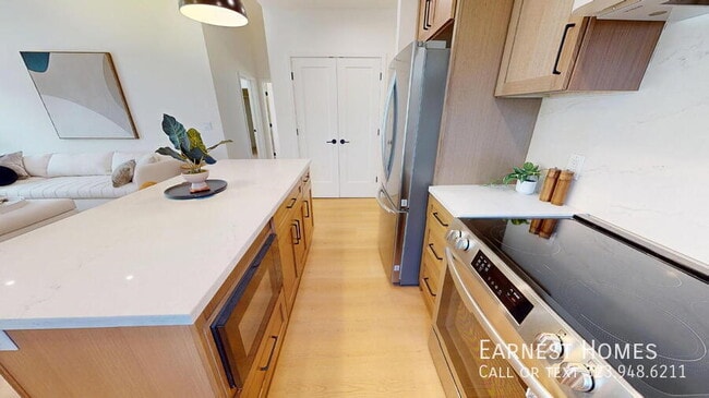 Building Photo - 6441 Satsuma Ave