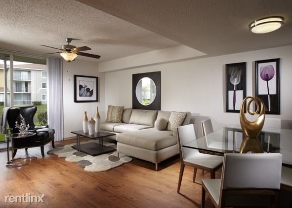 Foto del edificio - 4790 NW 107th Ave