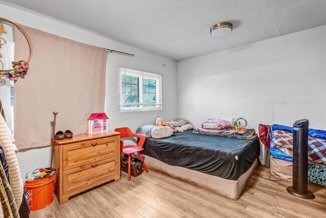 Foto del edificio - 10515 Firmona Ave