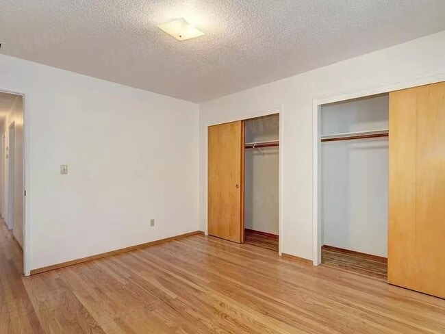 Building Photo - 907 Plum Ln