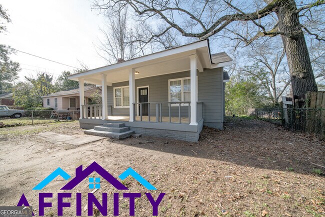 Building Photo - 2334 Huggins St