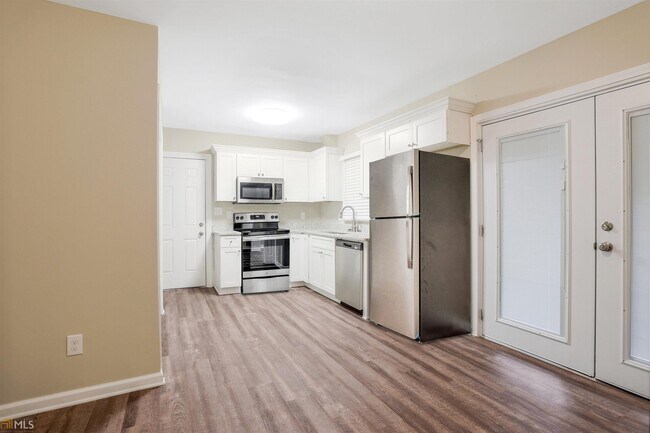 Building Photo - 2185 Chinaberry Way SW