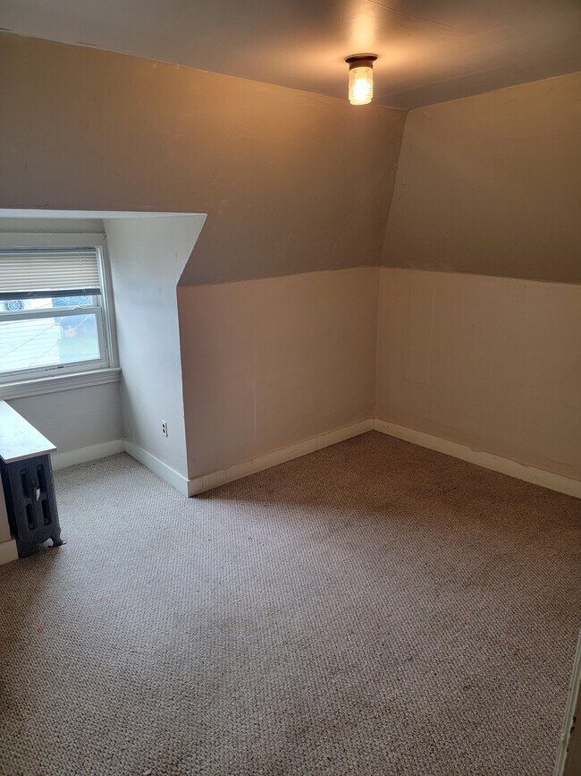 Bed Room 3 - 219 W Pennsylvania Ave