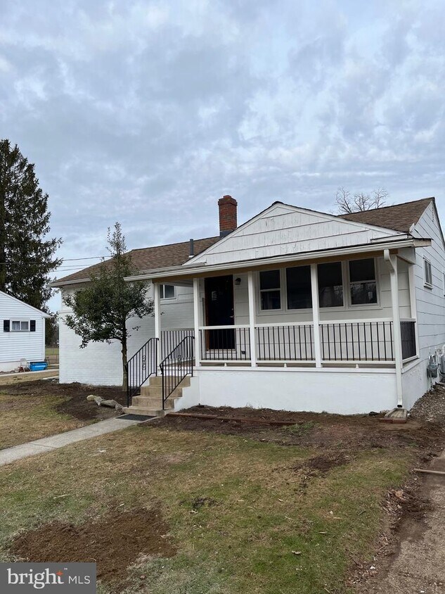 Primary Photo - 151 N Fernwood Ave