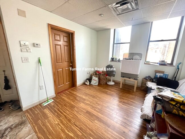 Building Photo - 72 Kneeland St
