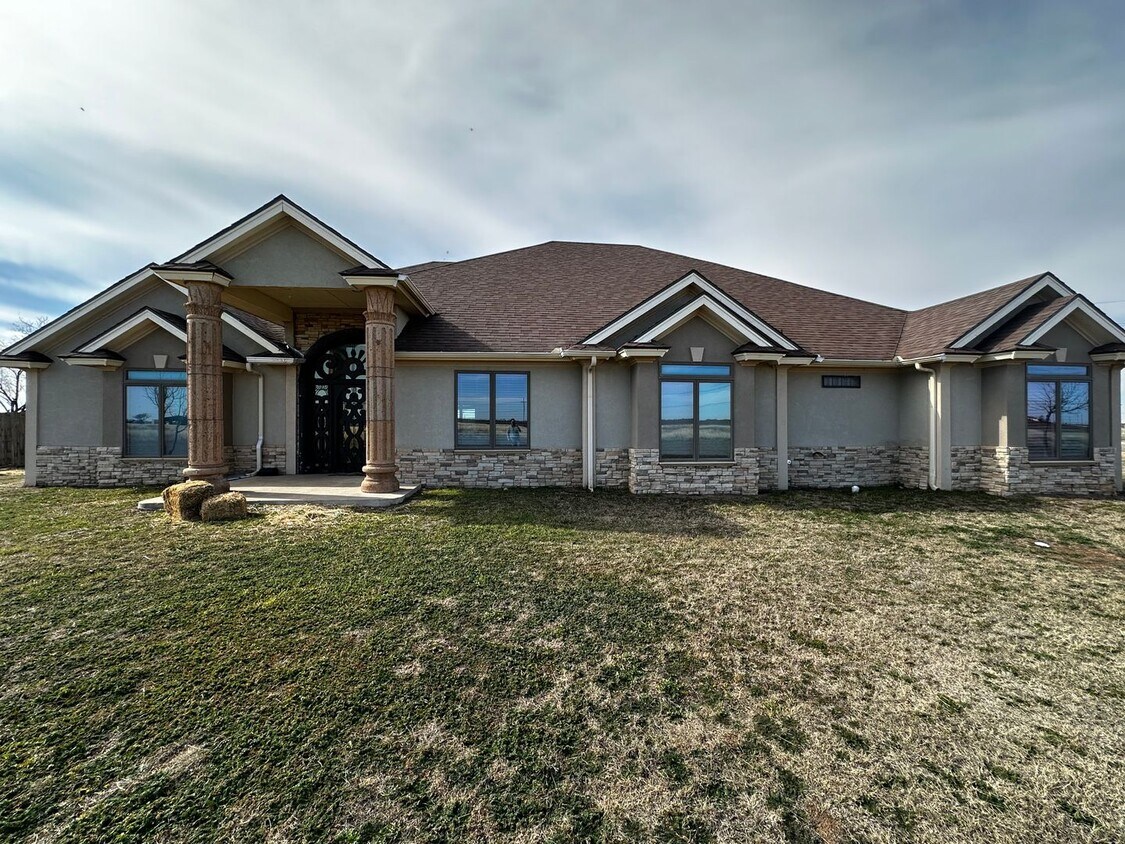 Four bedroom home on Acre of land House Rental in Slaton, TX