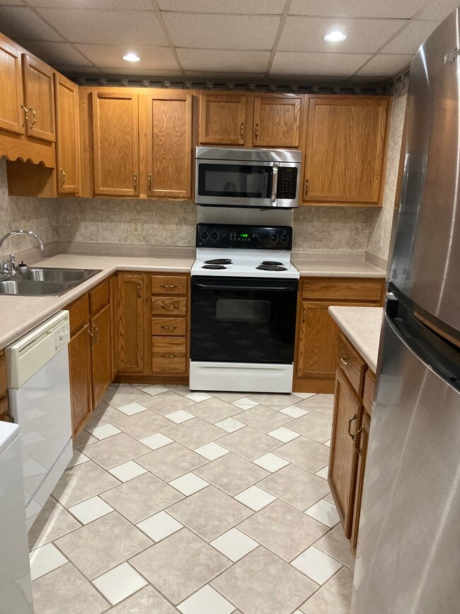 Kitchen - 501 38th Ave N