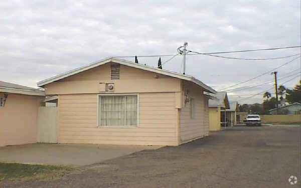 Primary Photo - 4840 E Virginia Ave