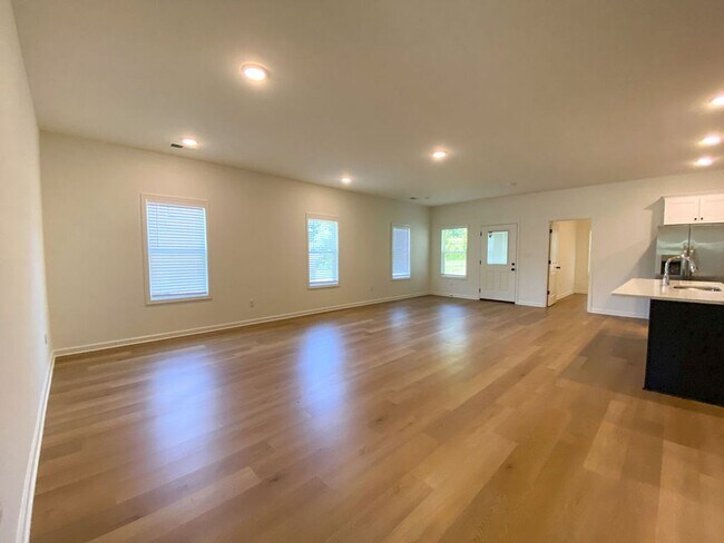 Foto del edificio - 4 bedroom, 2 bath New Construction (2024) ...