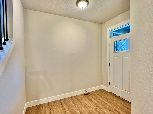 Photo - What Beauty! Live with serenity ~ Short distance to the heart of hazel Dell House