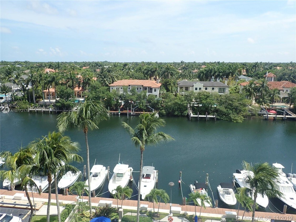 Foto principal - 90 Edgewater Dr