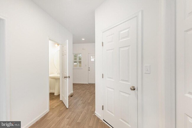 Foto del edificio - 7880 Briarwood Dr
