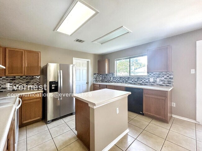 Foto del edificio - 1107 Deerhound Pl