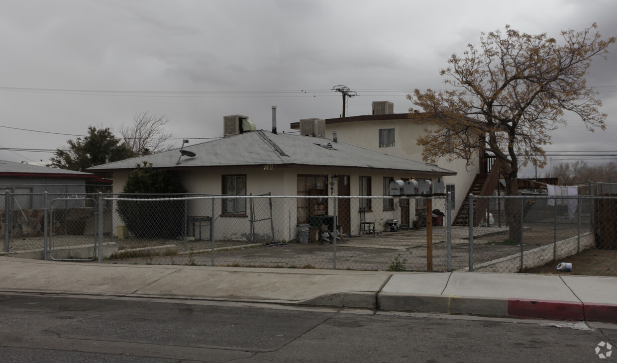 Building Photo - Barstow Apartments