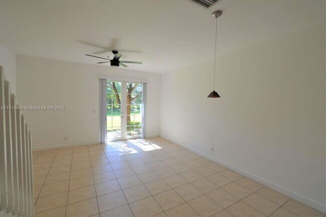 Building Photo - 7428 Willow Grove Pl