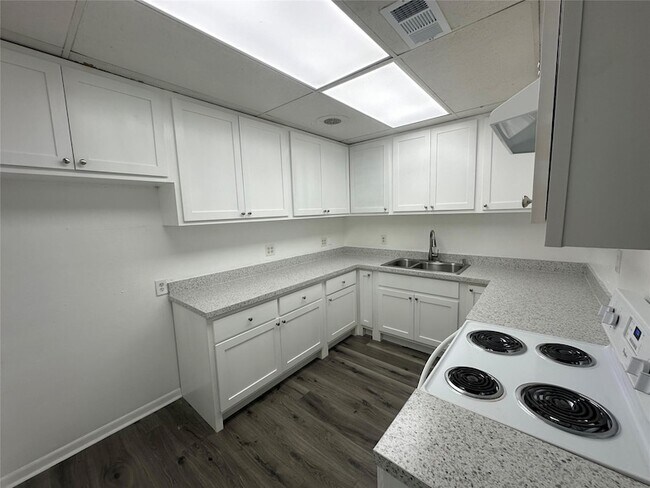 Foto del edificio - 4723 N Loy Lake Rd