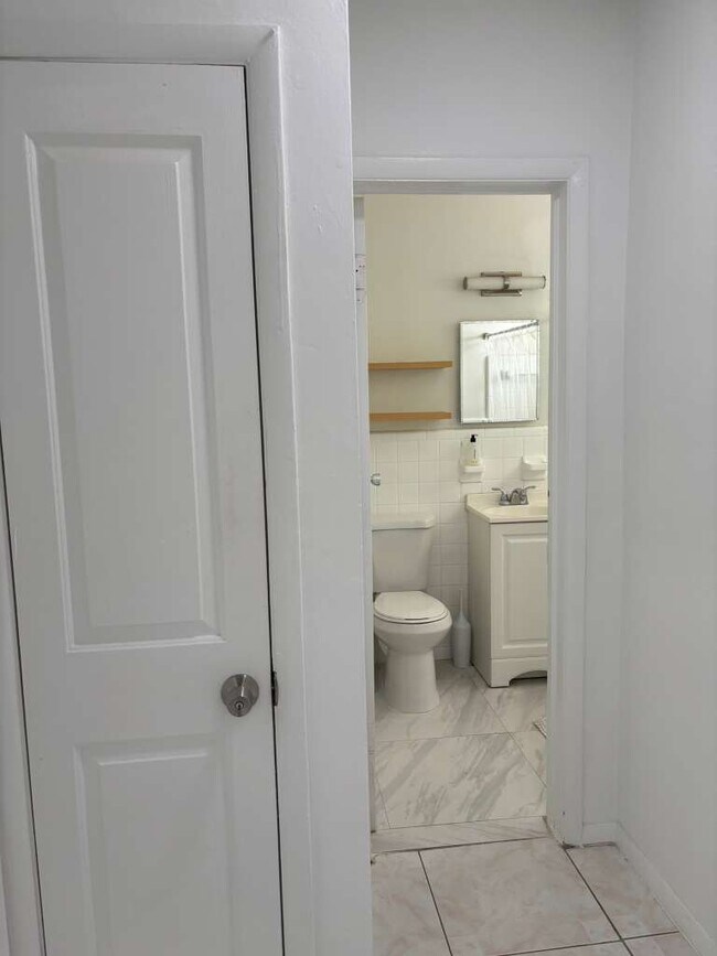 Foto del edificio - 424 NE 64th St