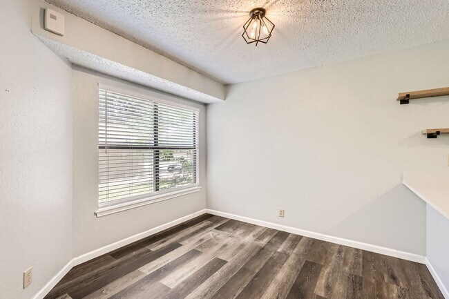 Foto del edificio - Ready for Move In!