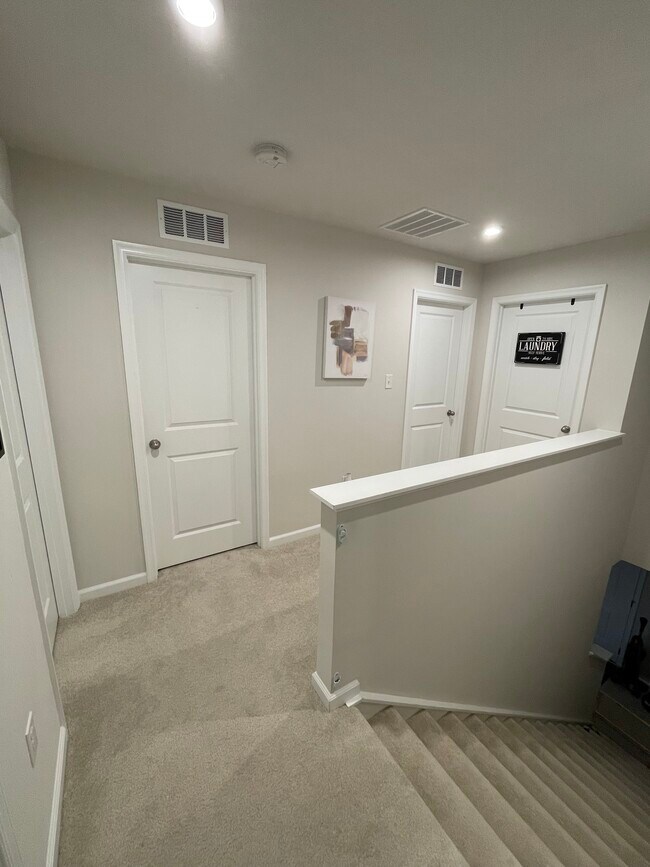 Building Photo - Sir Sidney CT