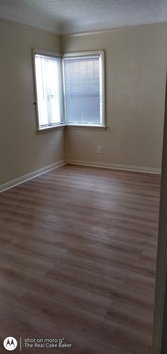 Foto del edificio - 588 E Hyde Park Pl