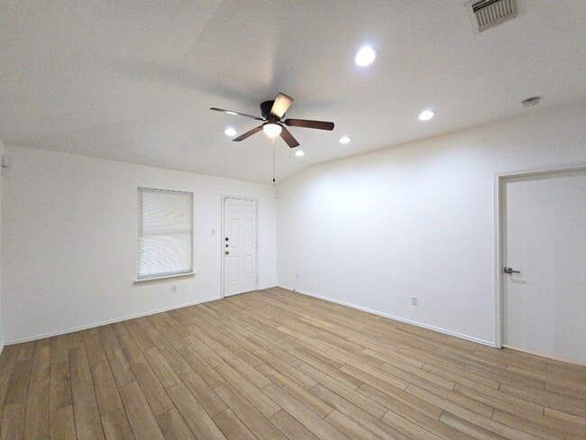 Foto del edificio - 8111 Sanford St