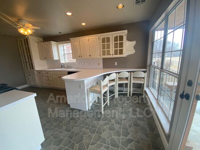 Building Photo - 6429 S 27th W Ave