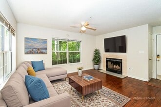Building Photo - 1001 Fallcrest Ct