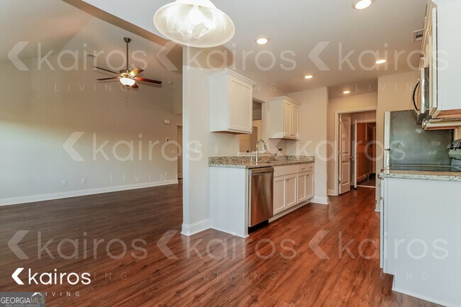 Foto del edificio - 220 Western Red Cedar Dr