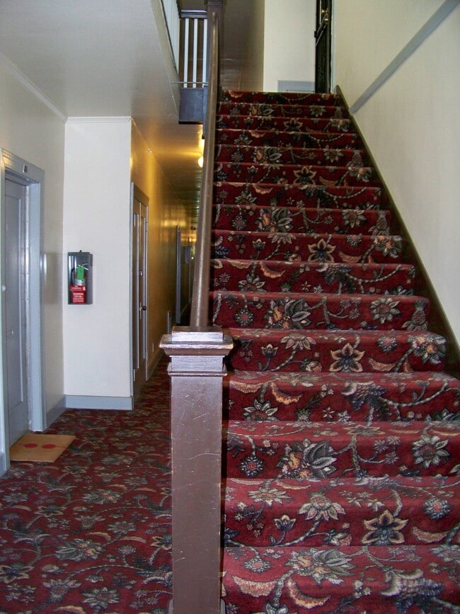 Front stairway - 4637 Melbourne Ave