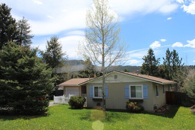 Foto del edificio - Cute Home in Near Downtown Evergreen!