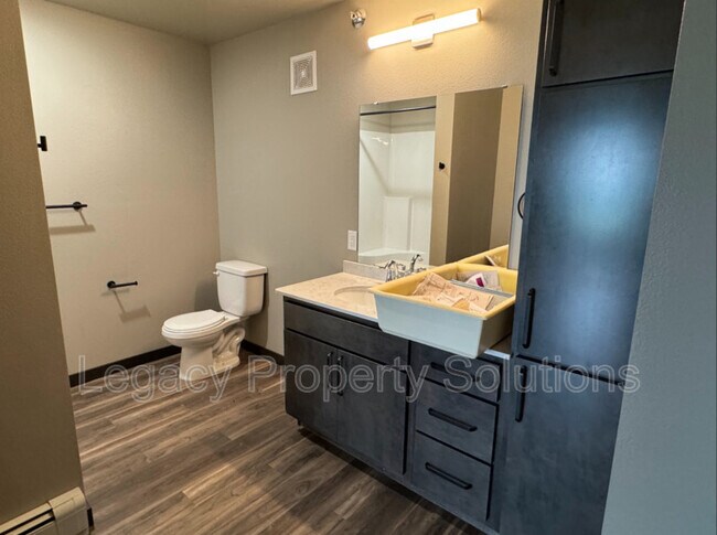 Foto del edificio - 220 E Greenfield Ln