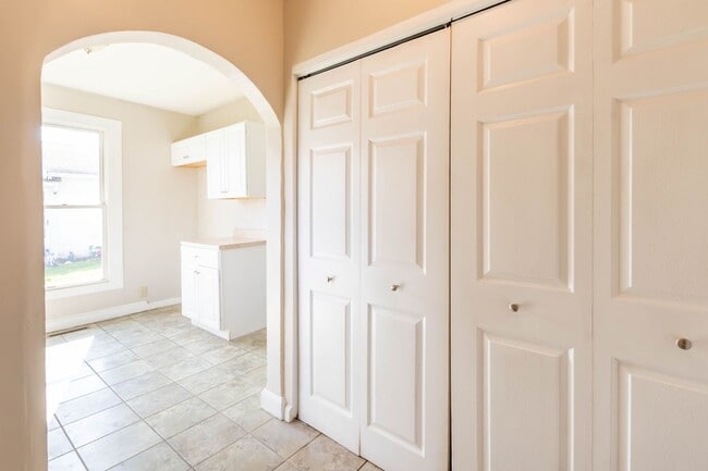 Building Photo - Cozy 3-Bedroom Home in the Heart of London...