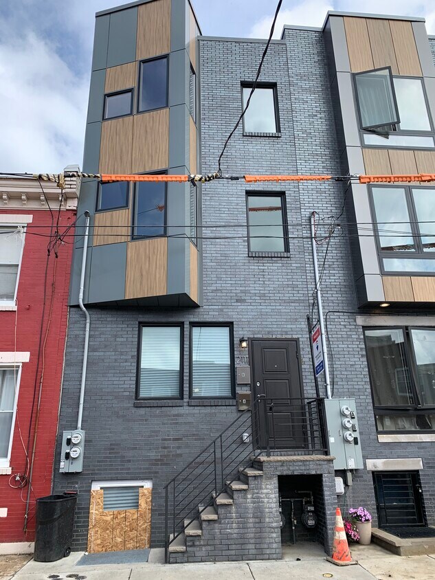 Primary Photo - 2111 W Seybert St