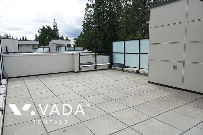 Photo du bâtiment - Ebb &amp; Flow 3 Level 2 Bed Townhouse Ren...
