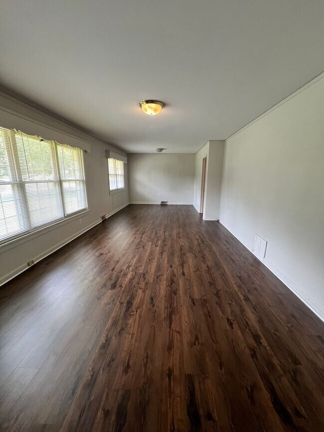 Foto del edificio - 3BD/ 2BA in Bellview Estates